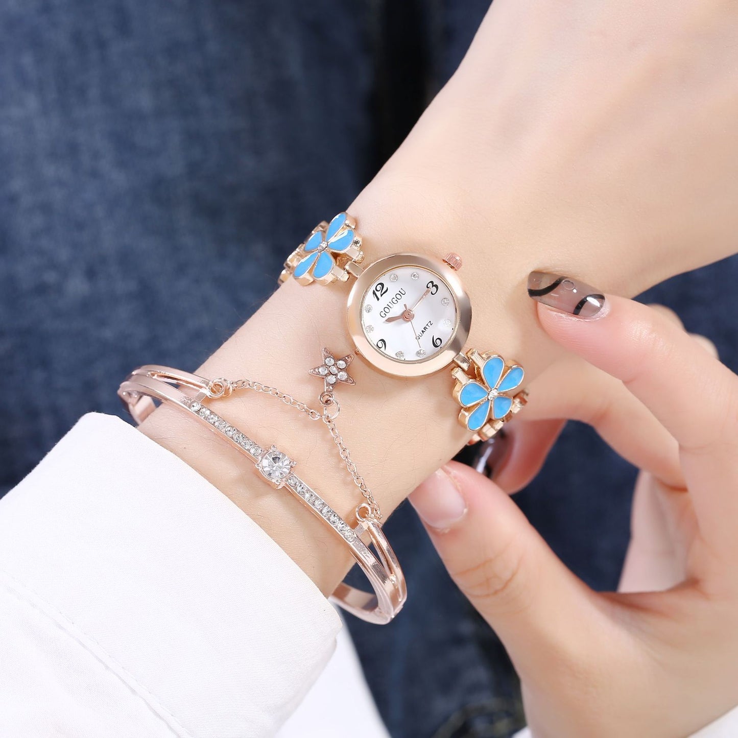 Ladies Petal Patterned Quartz Watch Bracelet Set