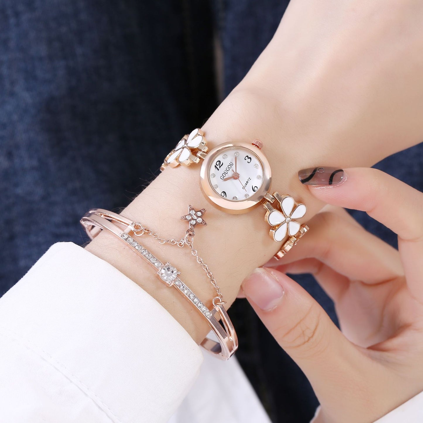 Ladies Petal Patterned Quartz Watch Bracelet Set